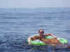 Toby_on_water.jpg (48388 bytes)